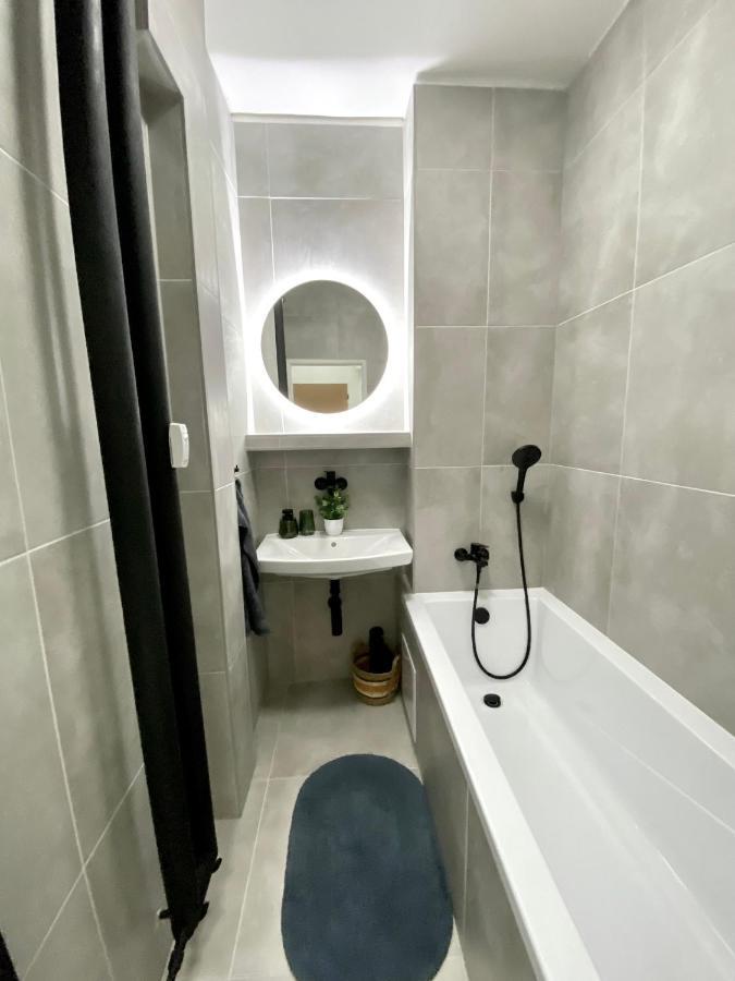 James Dean Apartment - Next To Nivy Bus Station & Mall Bratislava Bagian luar foto